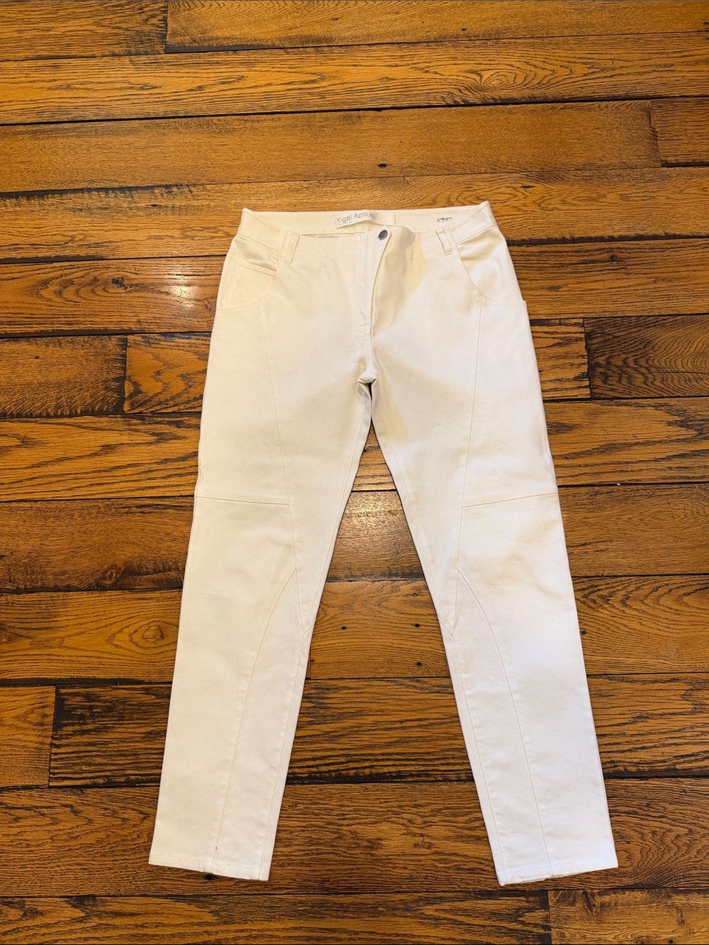 YIGAL AZROUEL FIVE POCKET WHITE JEANS - DETAILING ON LEGS-  WOMEN'S SIZE 6
